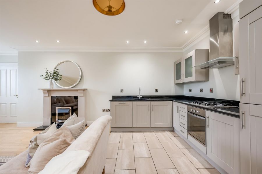 Apt 2, 96 Balmoral Avenue