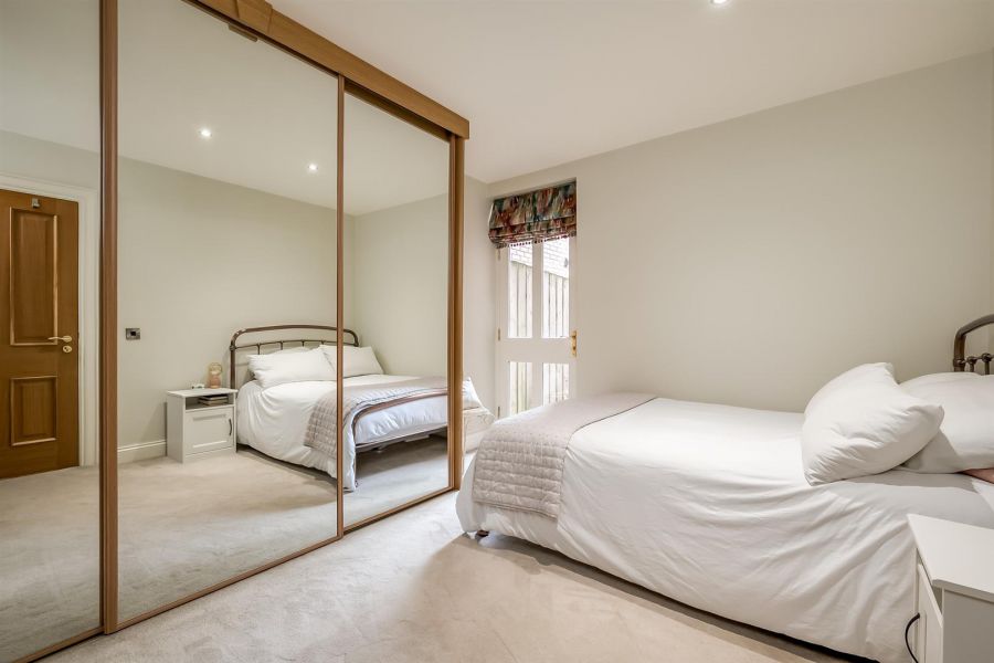 Apt 2, 96 Balmoral Avenue