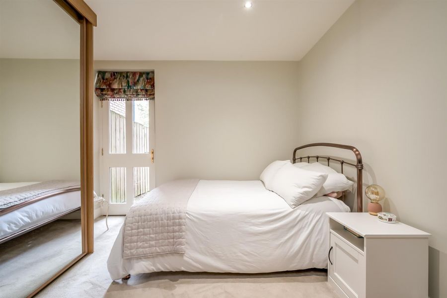 Apt 2, 96 Balmoral Avenue