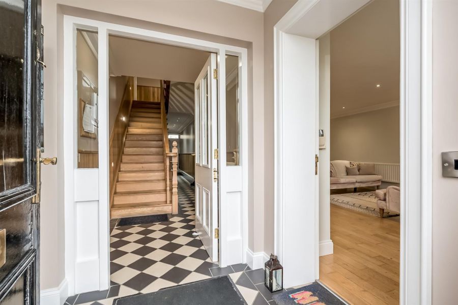 Apt 2, 96 Balmoral Avenue