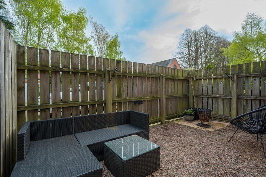Apt 2, 96 Balmoral Avenue