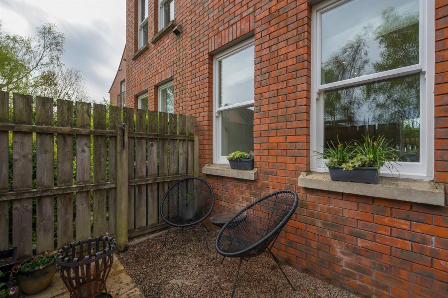 Apt 2, 96 Balmoral Avenue