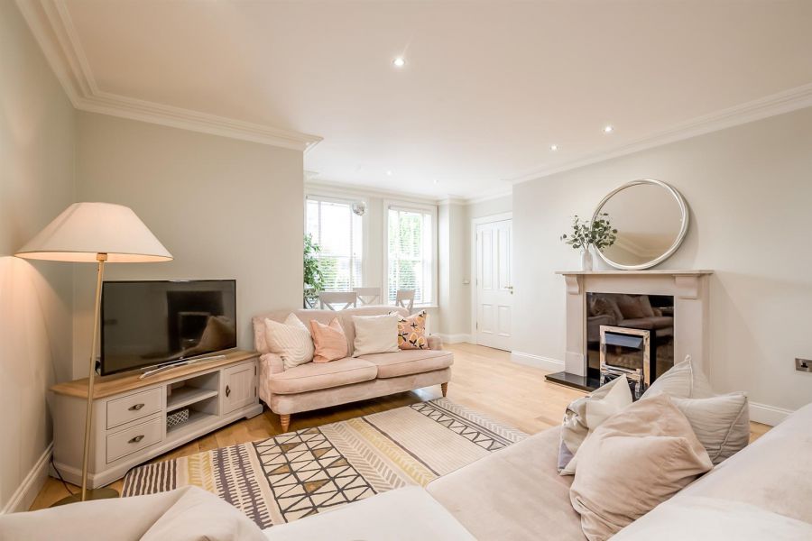 Apt 2, 96 Balmoral Avenue