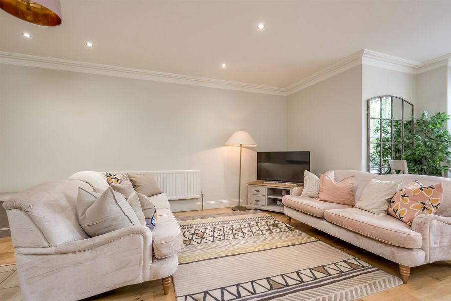 Apt 2, 96 Balmoral Avenue