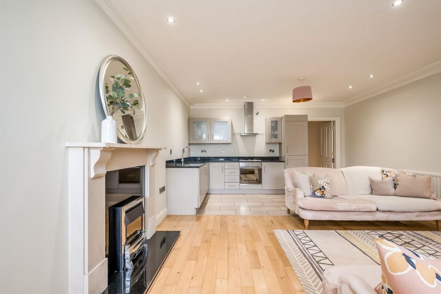 Apt 2, 96 Balmoral Avenue
