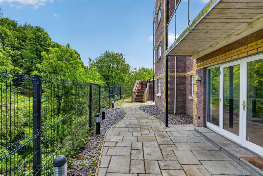 41 Glenburn Manor