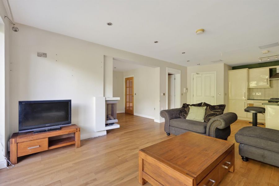 41 Glenburn Manor