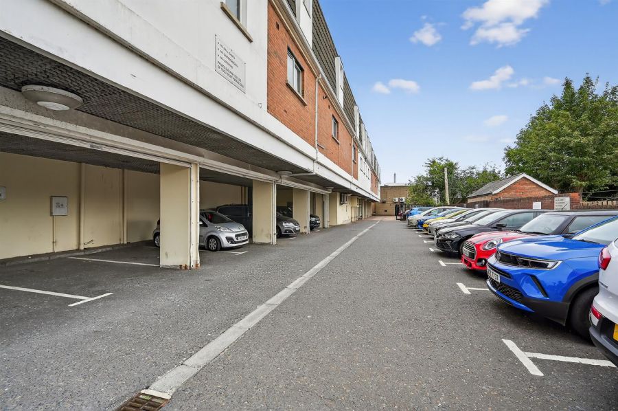Apt 11 Tivoli Court, 142 Upper Lisburn Road