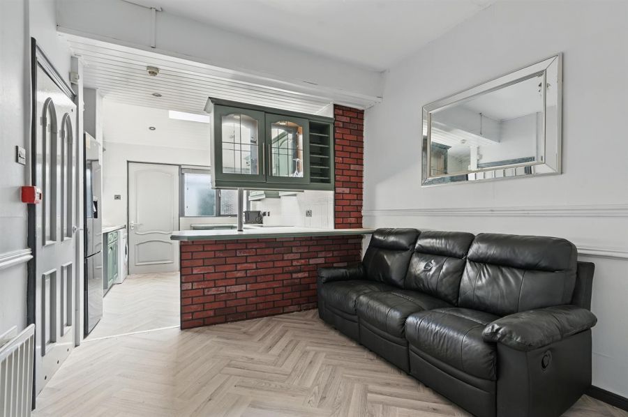 18 Collingwood Avenue