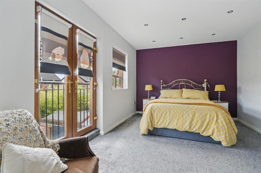 2 Drummond Manor