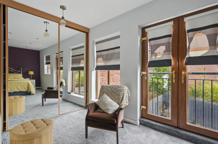 2 Drummond Manor