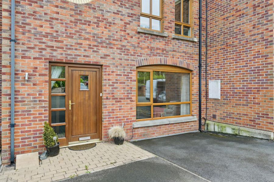 2 Drummond Manor