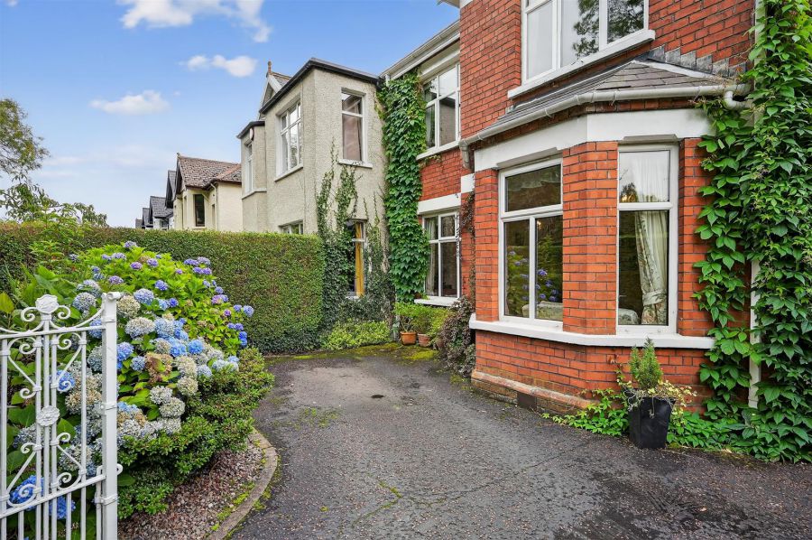 27 Priory Park