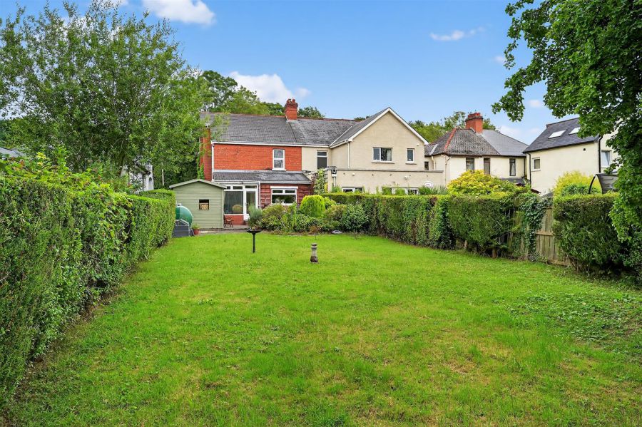 27 Priory Park