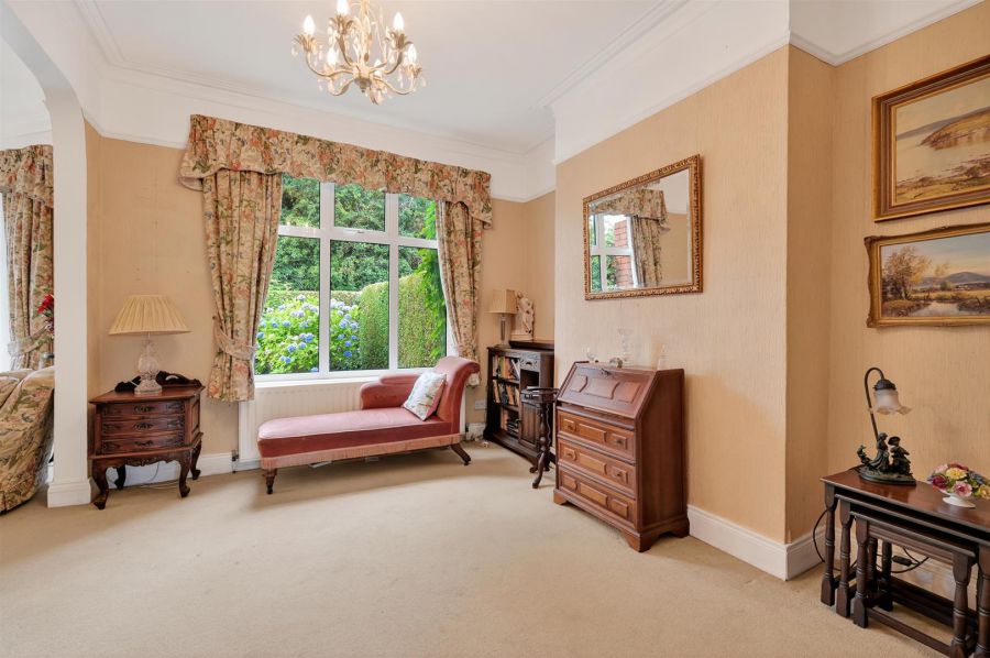 27 Priory Park