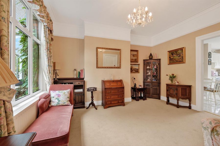 27 Priory Park
