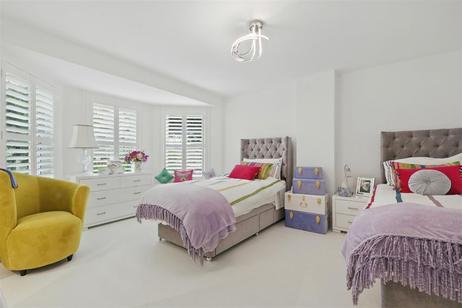 16a Myrtlefield Park