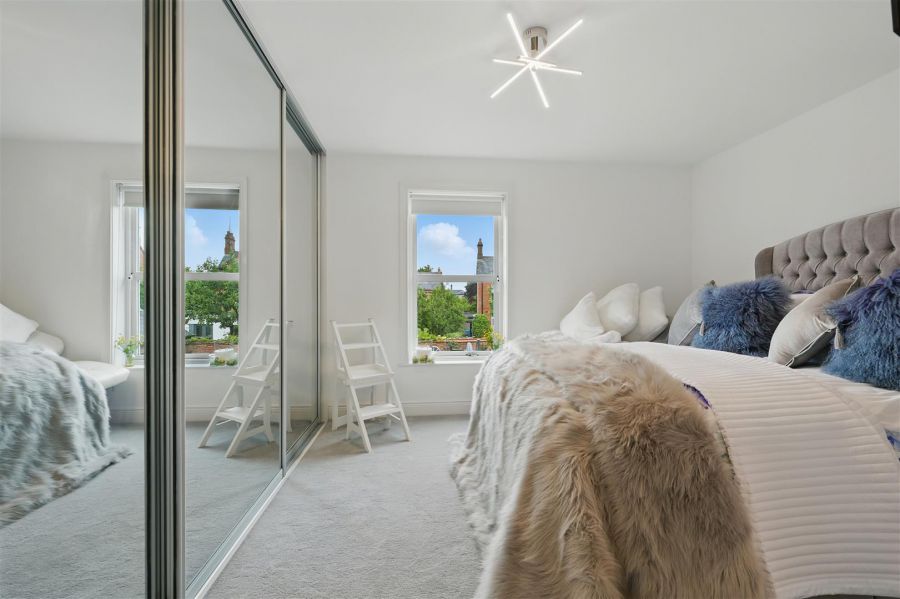 16a Myrtlefield Park