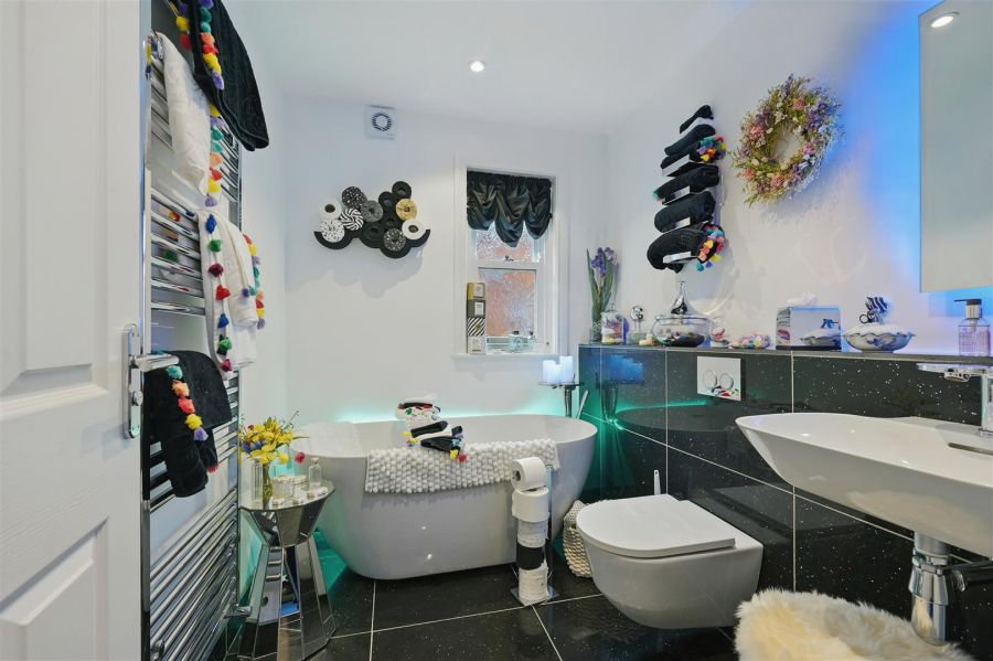 16a Myrtlefield Park