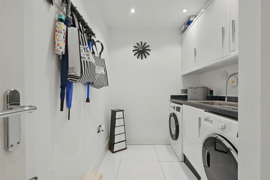 16a Myrtlefield Park