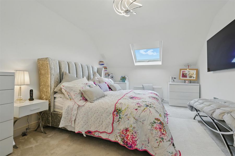 16a Myrtlefield Park
