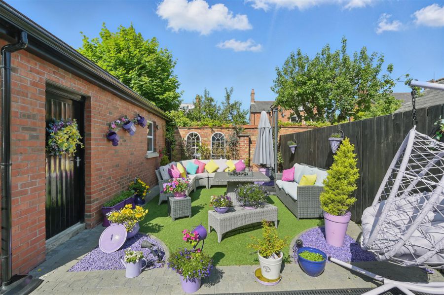 16a Myrtlefield Park