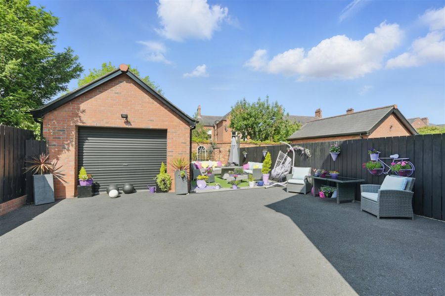 16a Myrtlefield Park