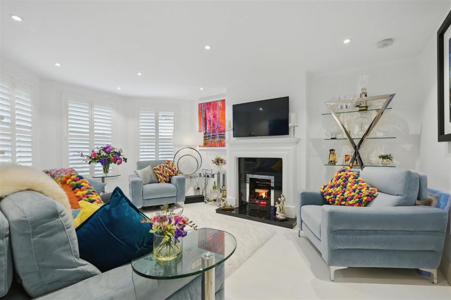 16a Myrtlefield Park