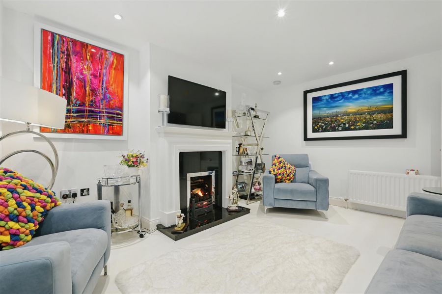 16a Myrtlefield Park