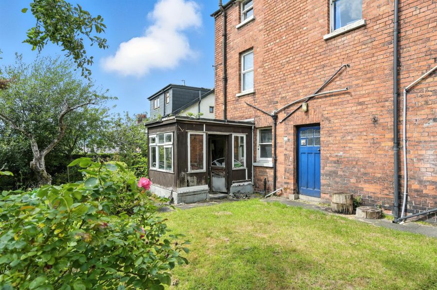 33 Marlborough Park North
