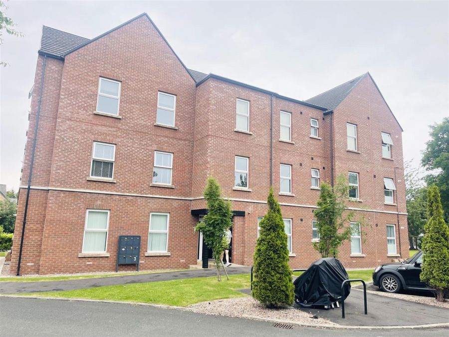 Apt 6 2 Eaton Park