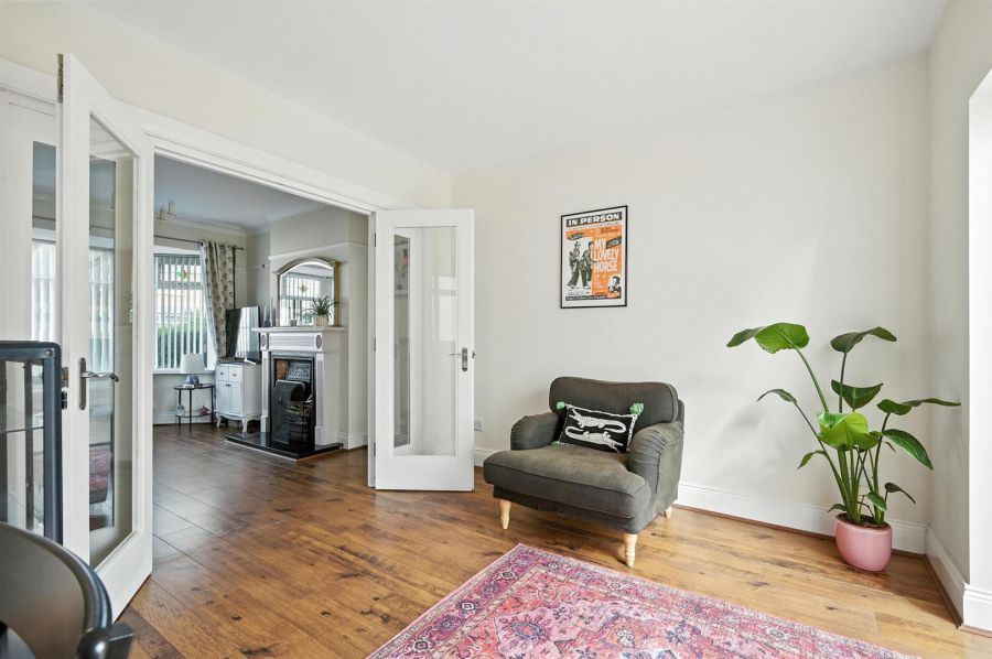24 Locksley Gardens