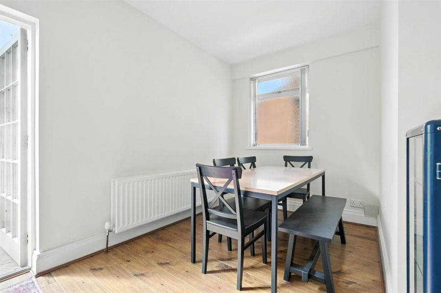 24 Locksley Gardens