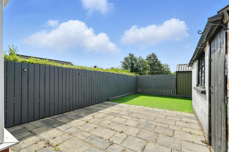 24 Locksley Gardens