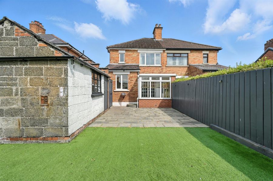 24 Locksley Gardens