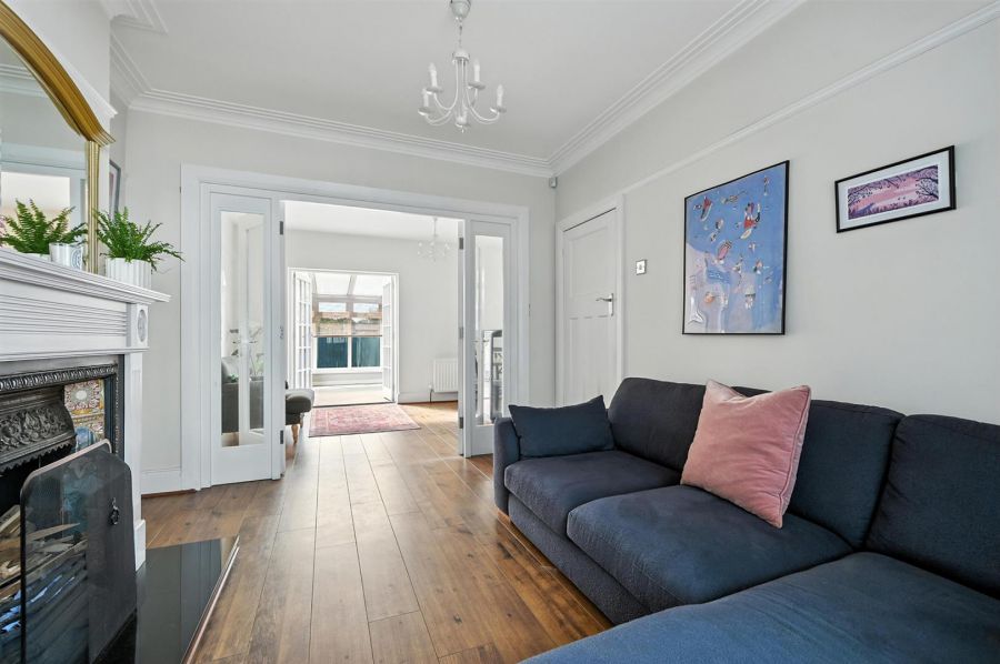 24 Locksley Gardens