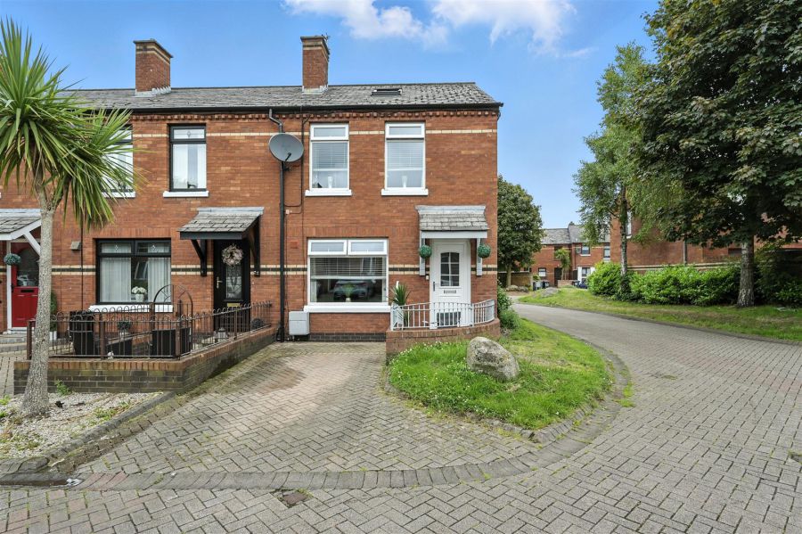 25 St. Georges Gardens,south belfast, belfast, BT12 5FJ