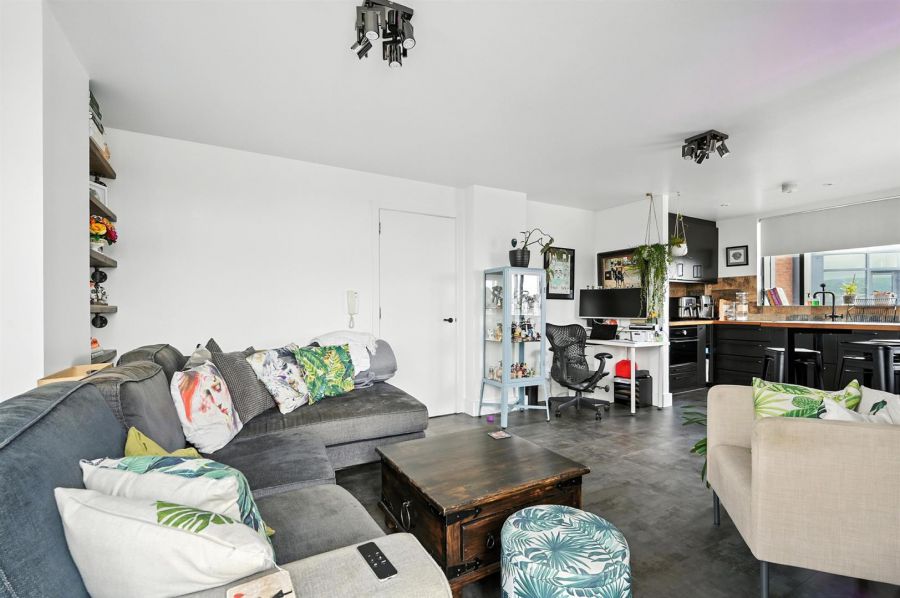 Apt 807 College Central, 4 College Avenue