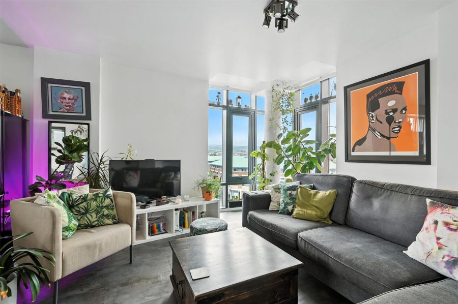 Apt 807 College Central, 4 College Avenue