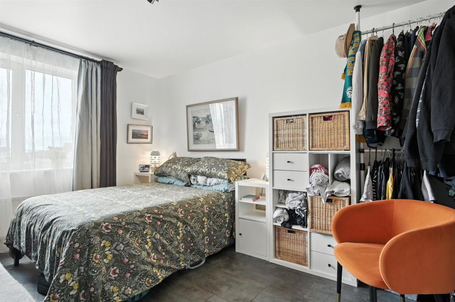 Apt 807 College Central, 4 College Avenue