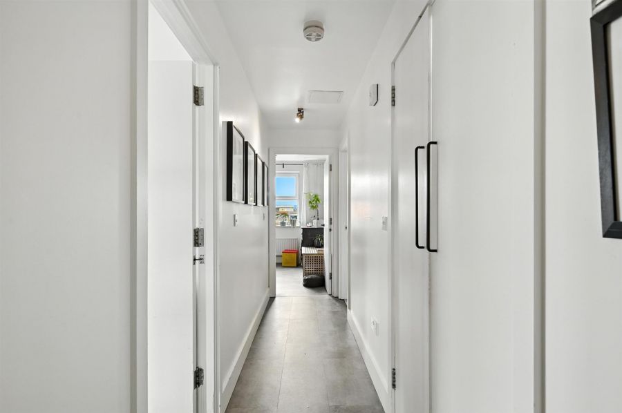 Apt 807 College Central, 4 College Avenue