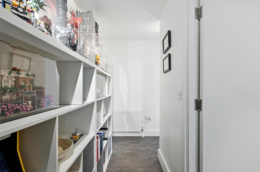 Apt 807 College Central, 4 College Avenue