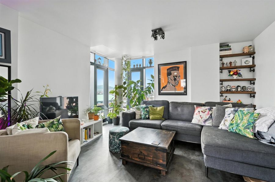 Apt 807 College Central, 4 College Avenue