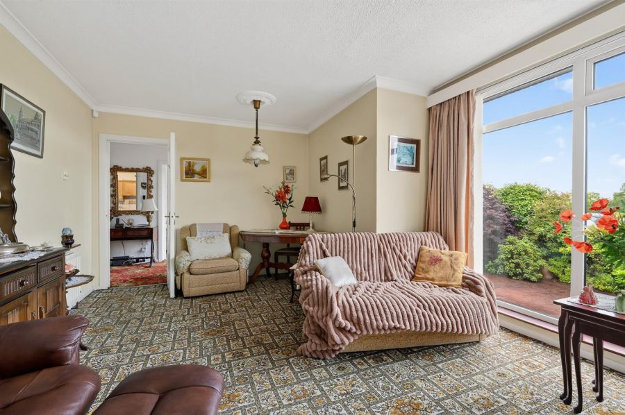 7 Clonmore Park