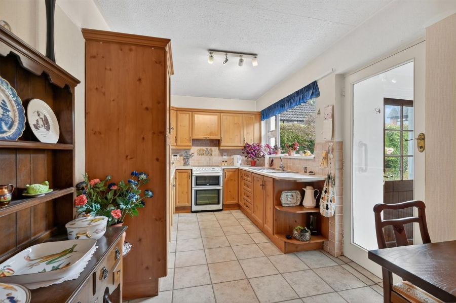 7 Clonmore Park