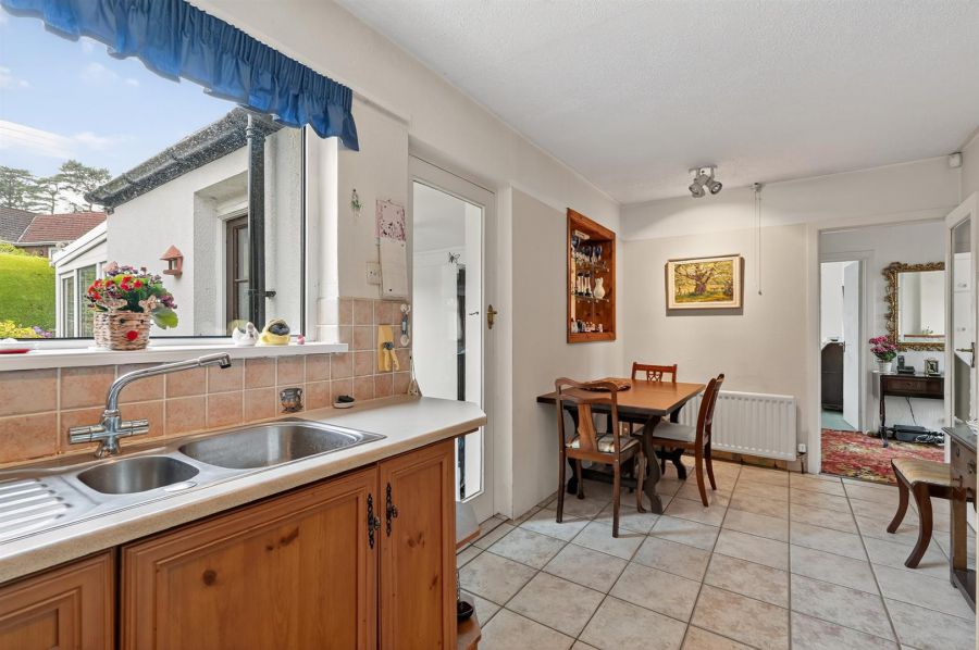 7 Clonmore Park