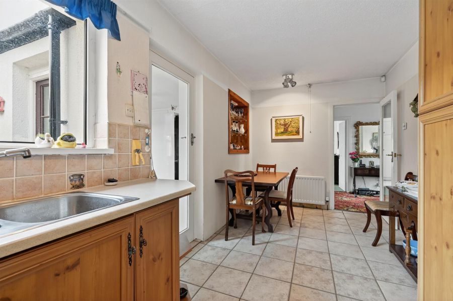 7 Clonmore Park