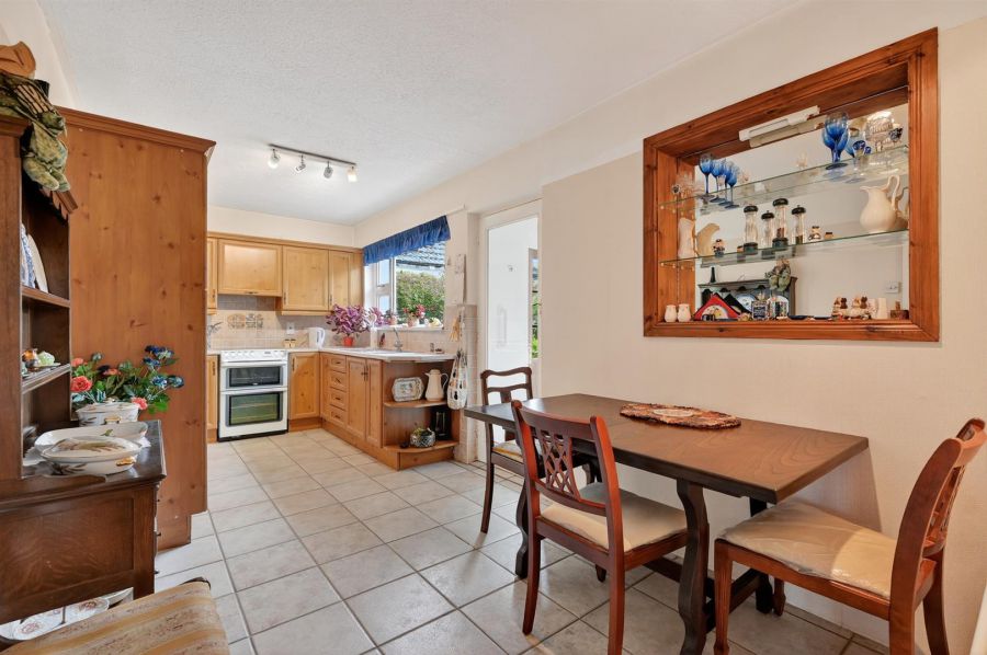 7 Clonmore Park