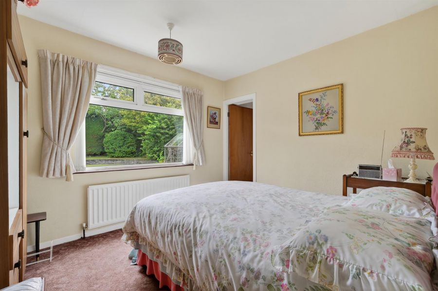 7 Clonmore Park