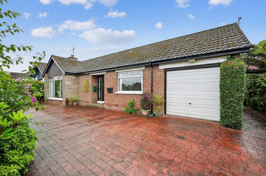 7 Clonmore Park